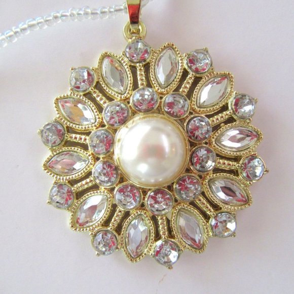 Pearl & rhinestone snowflake pendant necklace - Picture 4 of 9